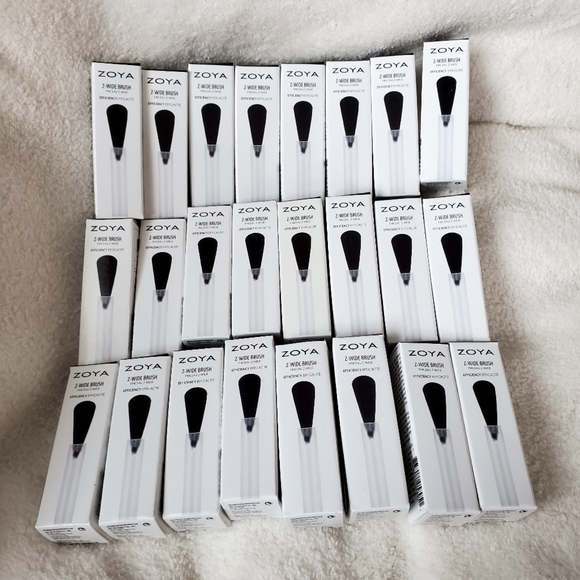 Zoya Makeup Nib New In Box 24 Zoya Zwide Brushes Poshmark